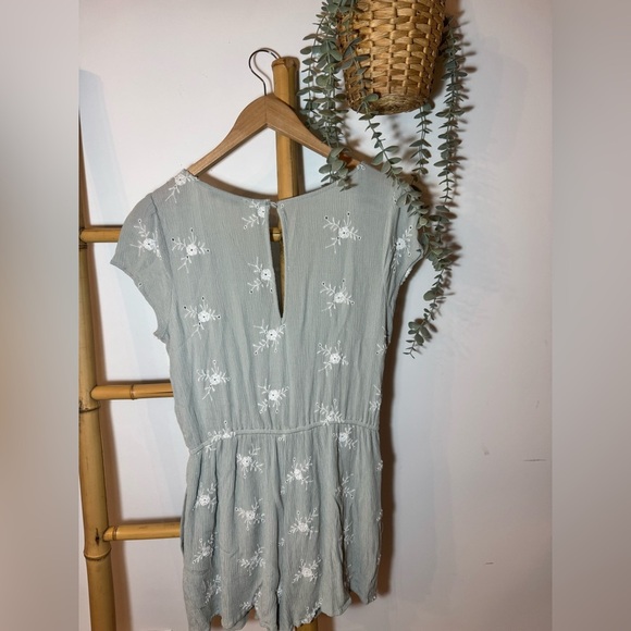 🛍️American Eagle Romper - Size M - Picture 3 of 4